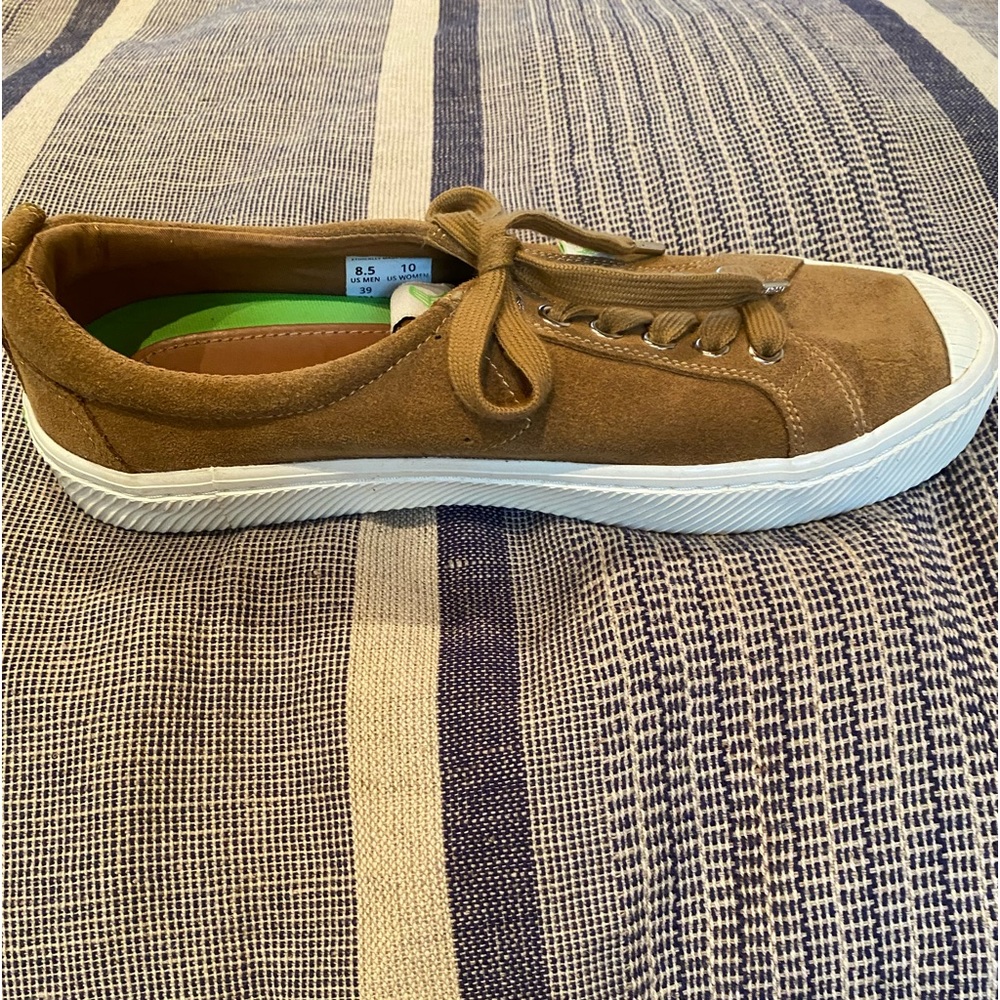 NEW Cariuma Tan Suede Sneakers, Mens Size 8.5